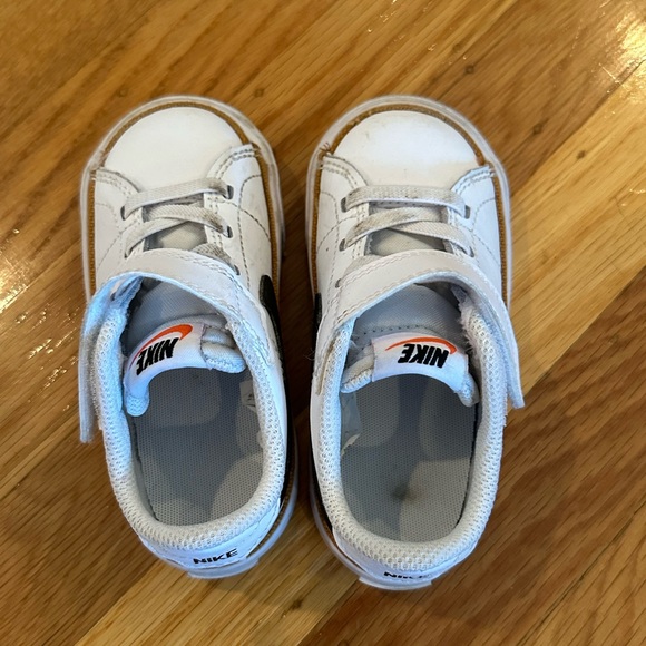 Baby boy size 7 Nikes - Picture 3 of 3